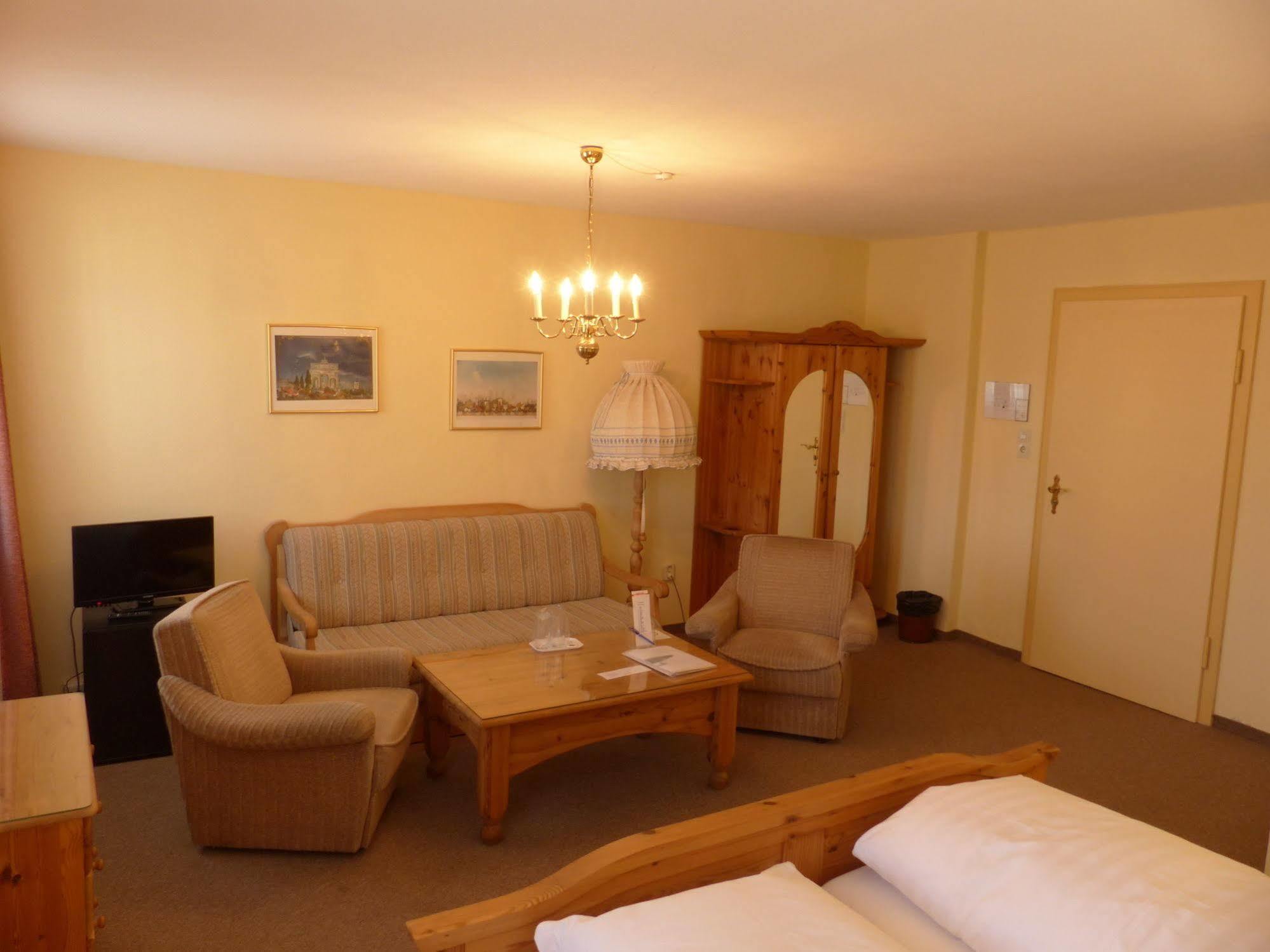Hotel Simon Gauting Zewnętrze zdjęcie