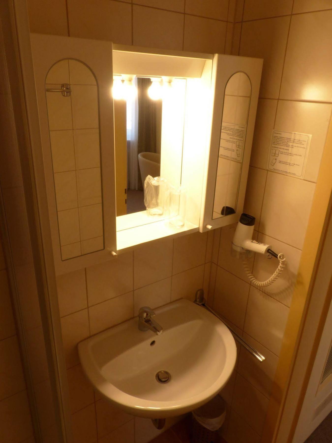 Hotel Simon Gauting Zewnętrze zdjęcie