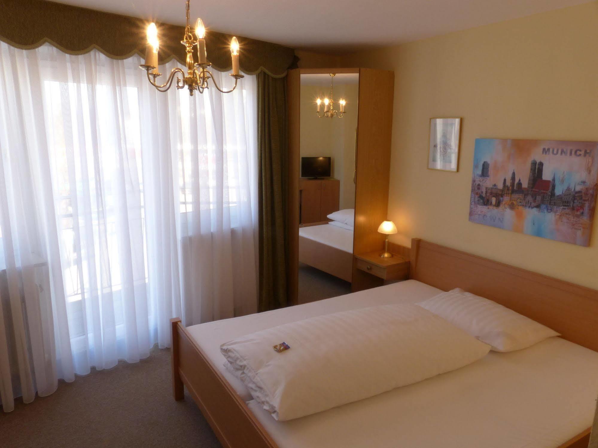 Hotel Simon Gauting Zewnętrze zdjęcie